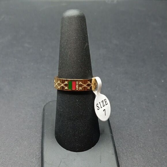 Elegant Love Ring Size 7 Gold Ring with Green and Red Accents - Picture 1 of 4